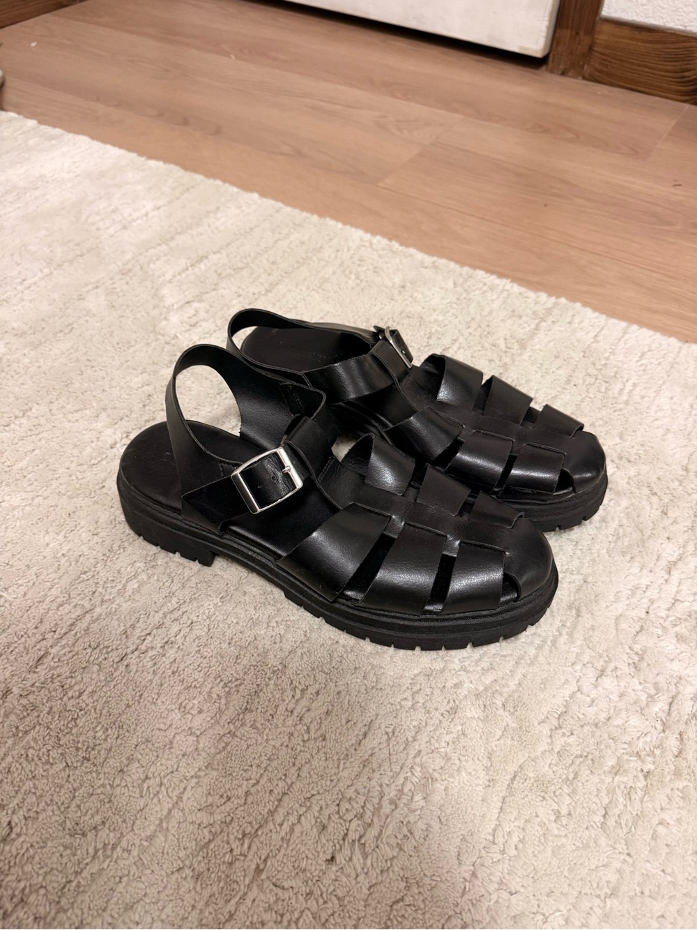 Old Navy Black Leather-Look Fisherman Sandals with Buckle